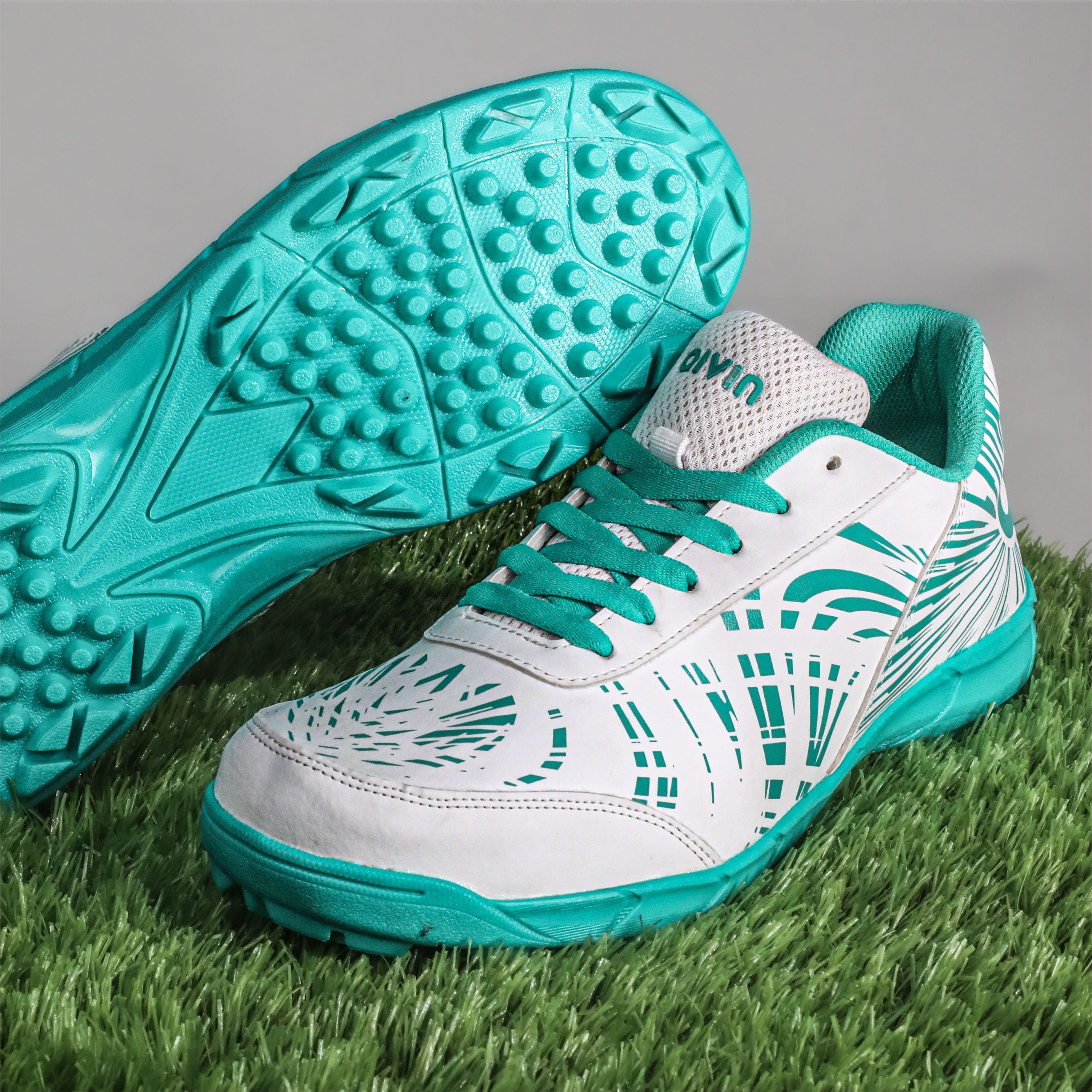 AIVIN County Cricket Shoes